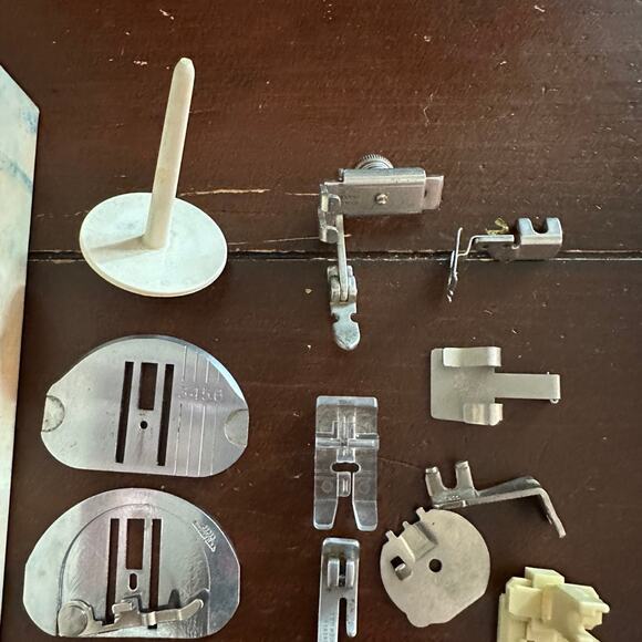 Vintage Singer accessories touch and sew model 648 - Picture 2 of 7